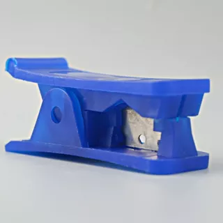 กรรไกรตัดท่อ PE (Tube Cutter) ใบมีดคม ใช้ตัดท่อพลาสติกอ่อน ท่อ PE ขนาด 2 หุน หรือ 3 หุน หน้าตัดเรียบ ใช้งานง่าย