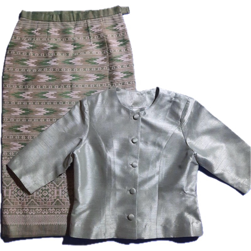 ชุดผ้าถุงตัดสำเร็จ+เสื้อผ้าไหมแขนกระบอก ชุดเซ็ตสีเขียวใส่ออกงาน ทำบุญหรืองานพิธีต่าง ๆ มือ2#ชุดผ้าไทย #ชุดเซ็ตผ้าถุง
