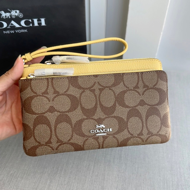 พร้อมส่ง [สด-ผ่อน]Coach Double Zip Wallet In Signature Canvas C5576