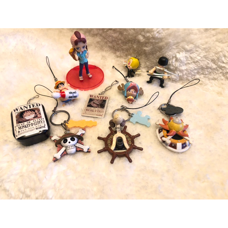 One piece วันพีซ ลูฟี่ ซันจิ โซโล เบลเมล ช้อปเปอร์ พวงธงโจรสลัด พวงเรือ พวงใบประกาศจับ wanted มือสอง