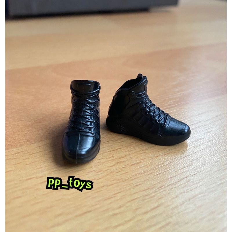 รองเท้าผ้าใบสีดำ black sneakers shoes for 1:12 figure