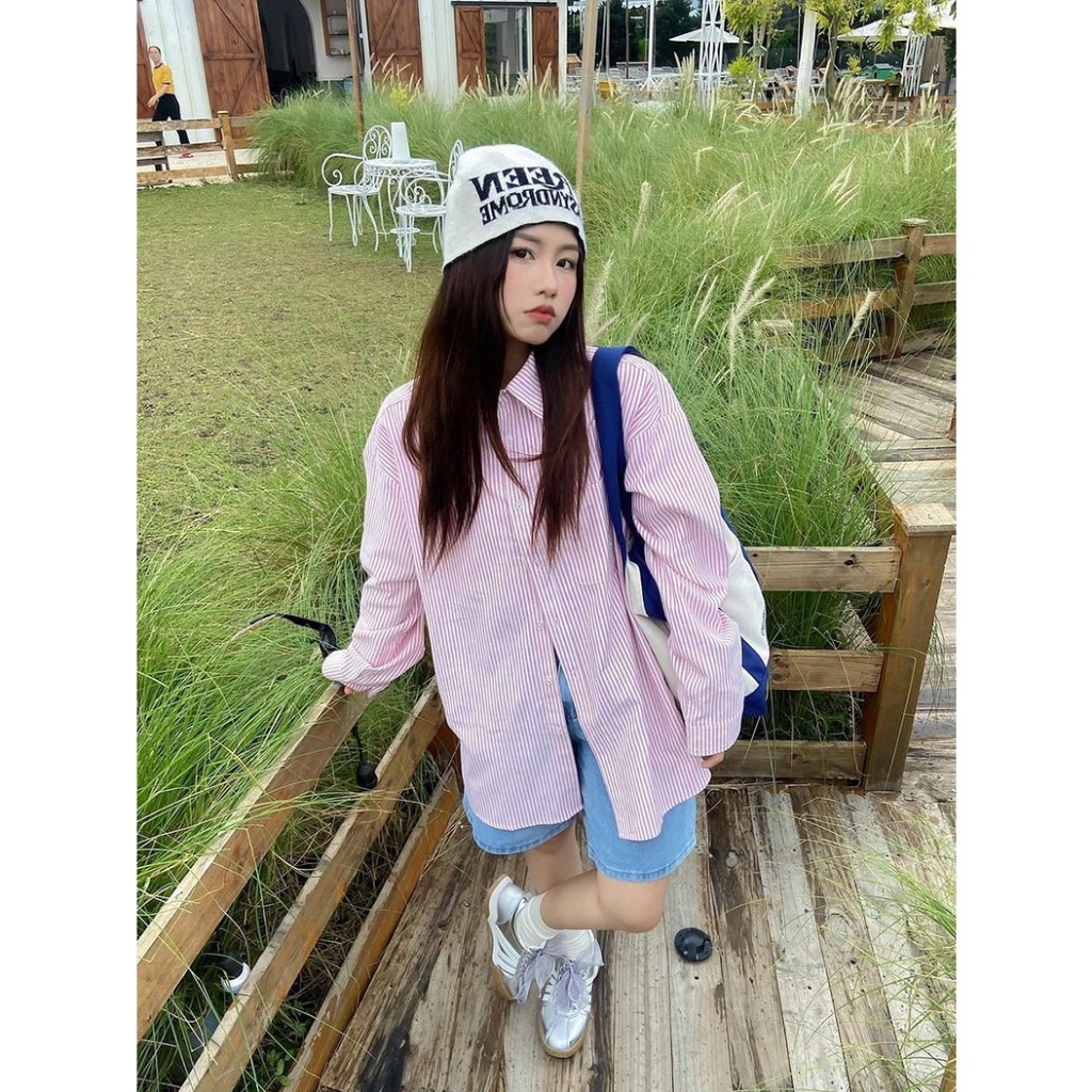 (T481) 𝑩𝒖𝒃𝒃𝒍𝒆𝒈𝒖𝒎 𝒔𝒉𝒊𝒓𝒕 เสื้อเชิ้ตแขนยาว ลายเส้นสีชมพูขาว ขนาดฟรีไซส์ ~