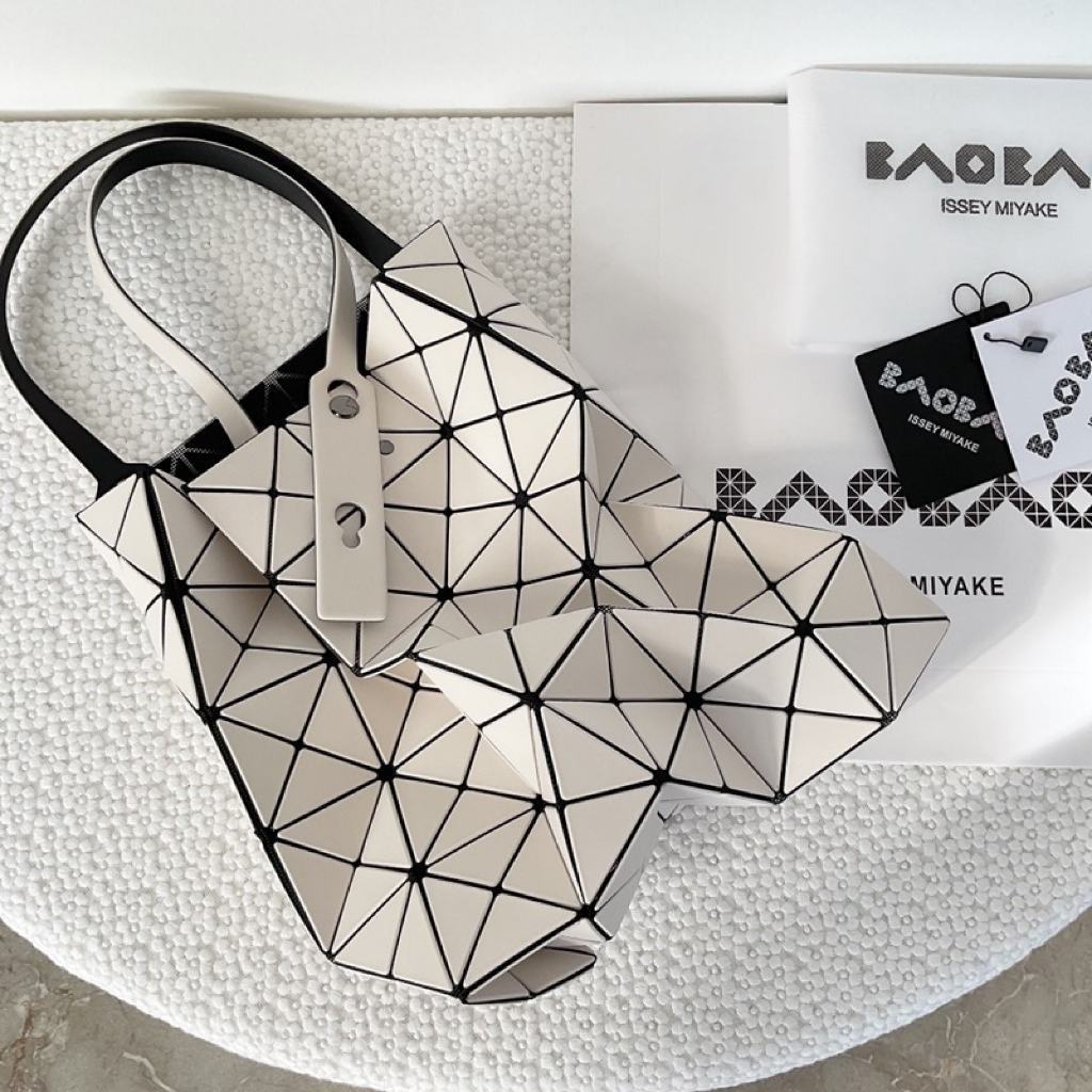 BAOBAO 6x6 Lucent Basic color การรับประกันของแท้ Baobao Issey Miyake New 100%