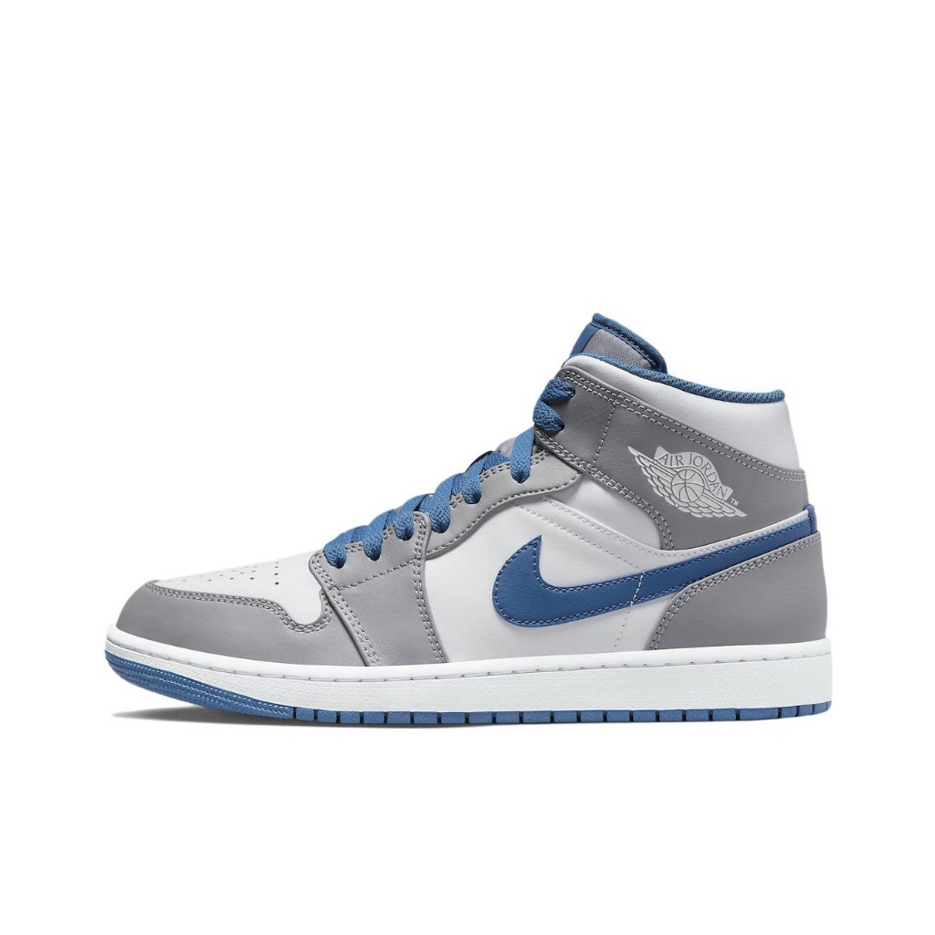 ของแท้100%  Jordan Air Jordan 1 mid "true blue"  ไนกี้จอแดน รองเท้าบาส รองเท้ากีฬาและรองเท้าลำลอง DQ8426-014