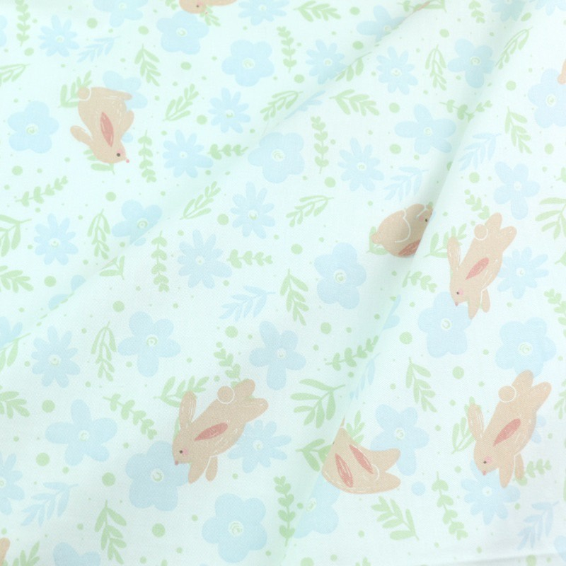 ผ้าคอตตอน 100% ทอทวิล หน้ากว้าง 2.35 เมตร ตัดขายเป็นเมตร พิมพ์ลายดอกไม้