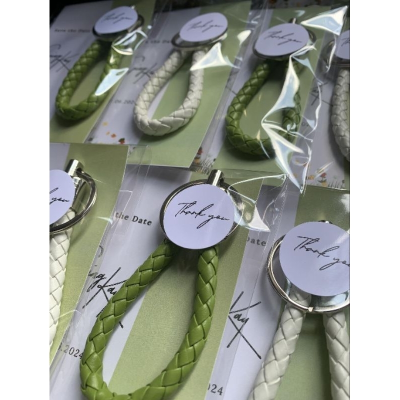 ของชำร่วย ชำร่วย งานแต่ง ของที่ระลึกพ่วงกุญแจหนังPU พร้อมป้ายแท็ก+ถุงแก้ว พร้อมแจก