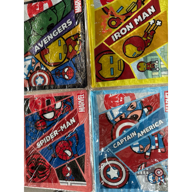 ซื้อ 1 แถม 1 กระเป๋ามีซิป ขนาด A4 ลาย MARVEL ตราช้าง คละลายคละสี