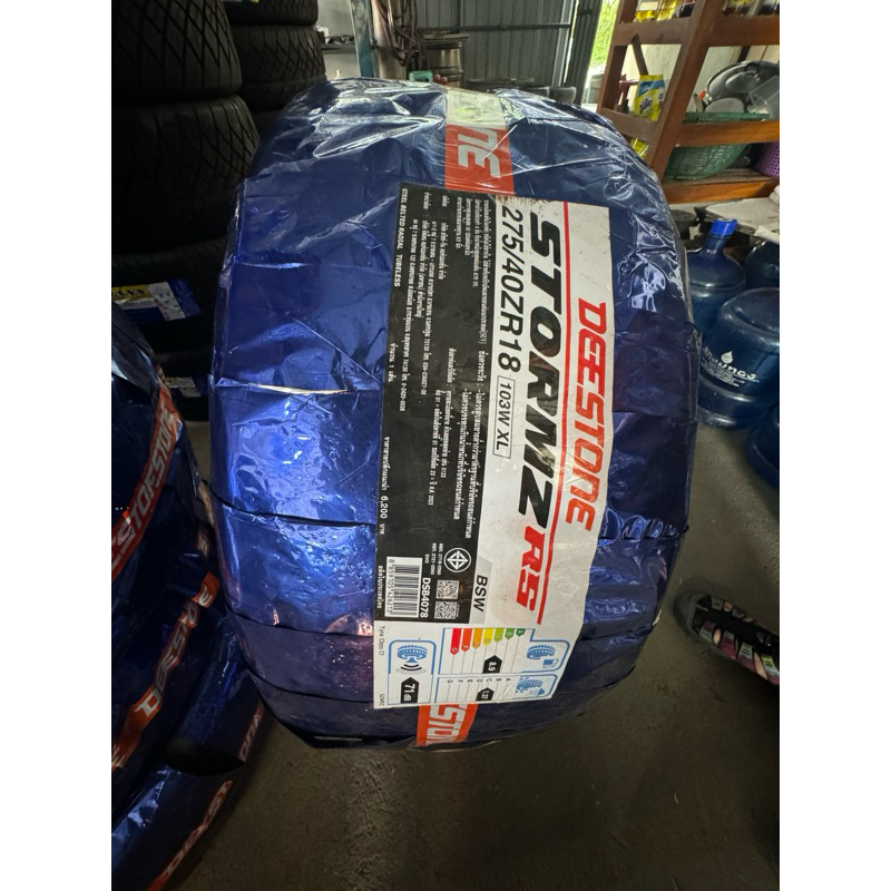 Deestone 275/40R18 ST