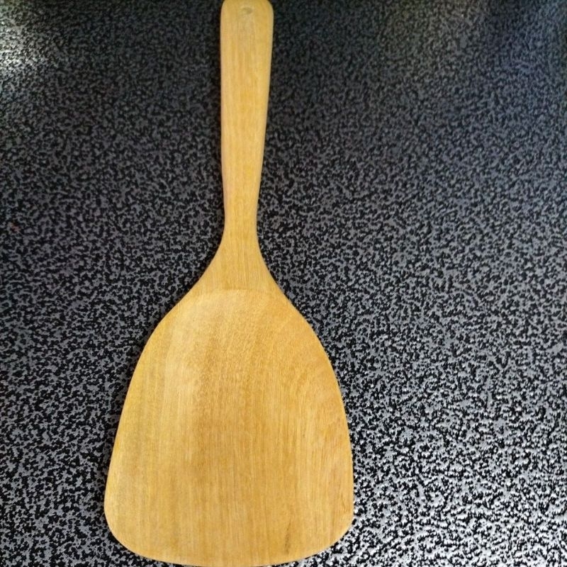 ตะหลิวไม้ หน้ากว้าง3นิ้วความยาวตลอดด้าม 10 นิ้ว