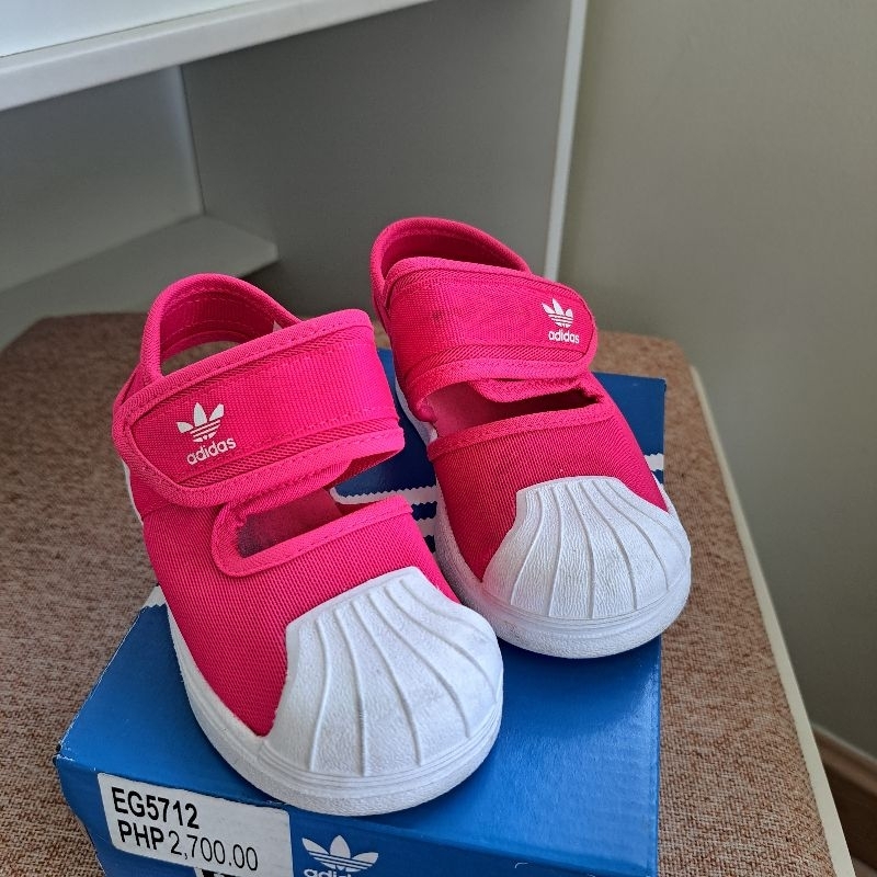 ของแท้ รองเท้าเด็กผู้หญิงมือสอง adidas superstar ขนาด 13 cm