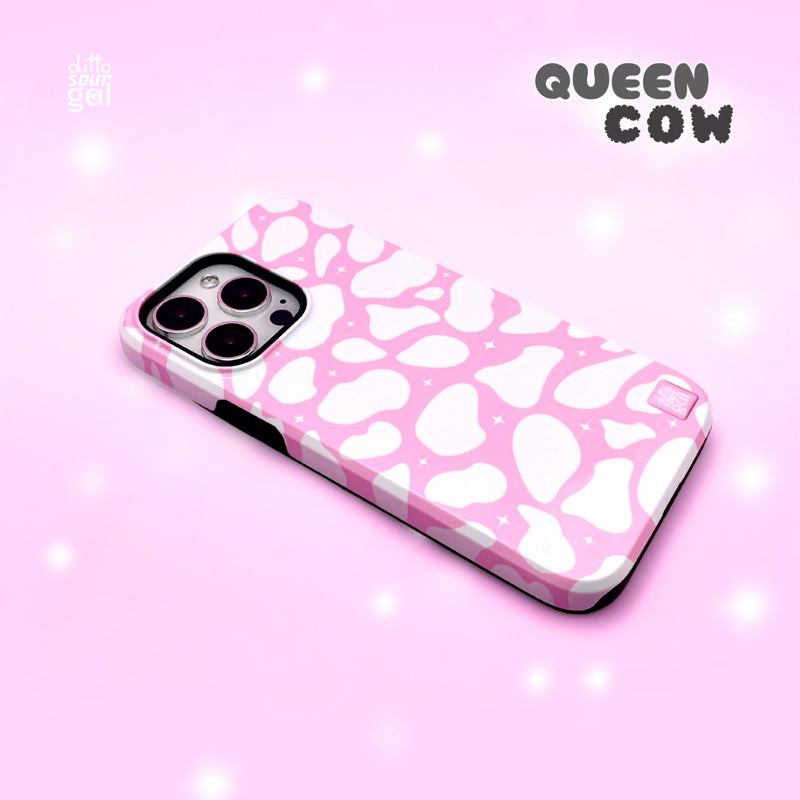 (MADE TO ORDER) เคสไอโฟน (CASE IPHONE) DITTO SOUR GAL (👛 BABY PINK) รุ่น 👑 QUEEN COW (เคสลายวัว)