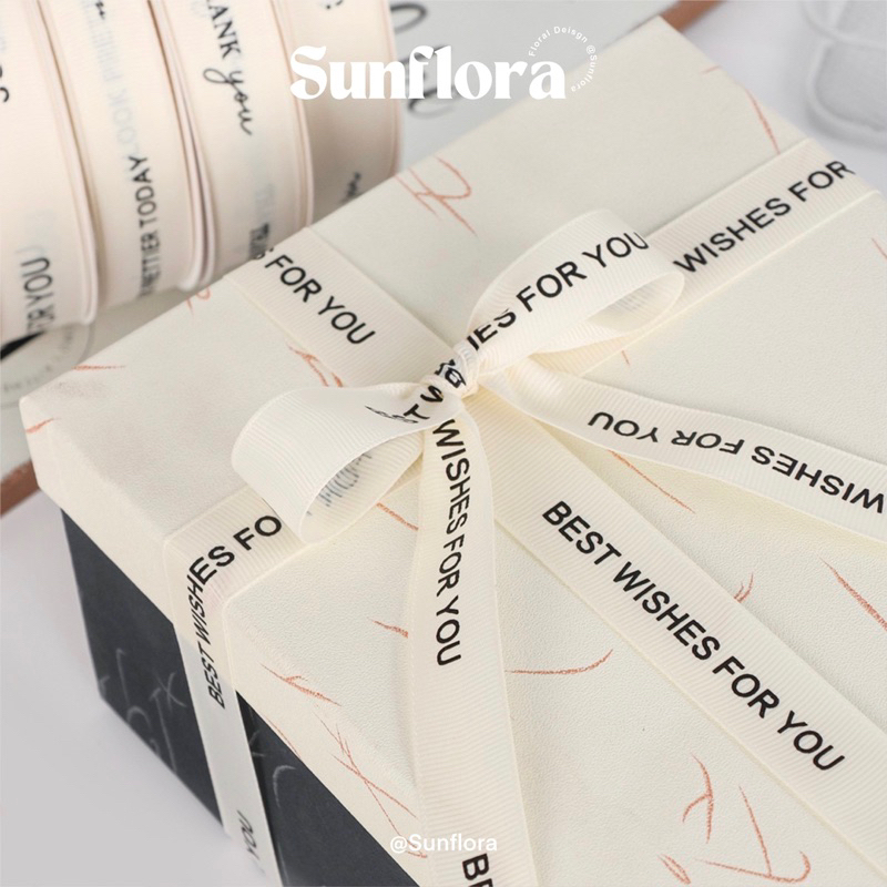[Sunflora] ริบบิ้นผ้าพิมพ์ลายตัวหนังสือ 1.5 CM 40 หลา ริบบิ้นบรรจุภัณฑ์ ของขวัญ ช่อดอกไม้