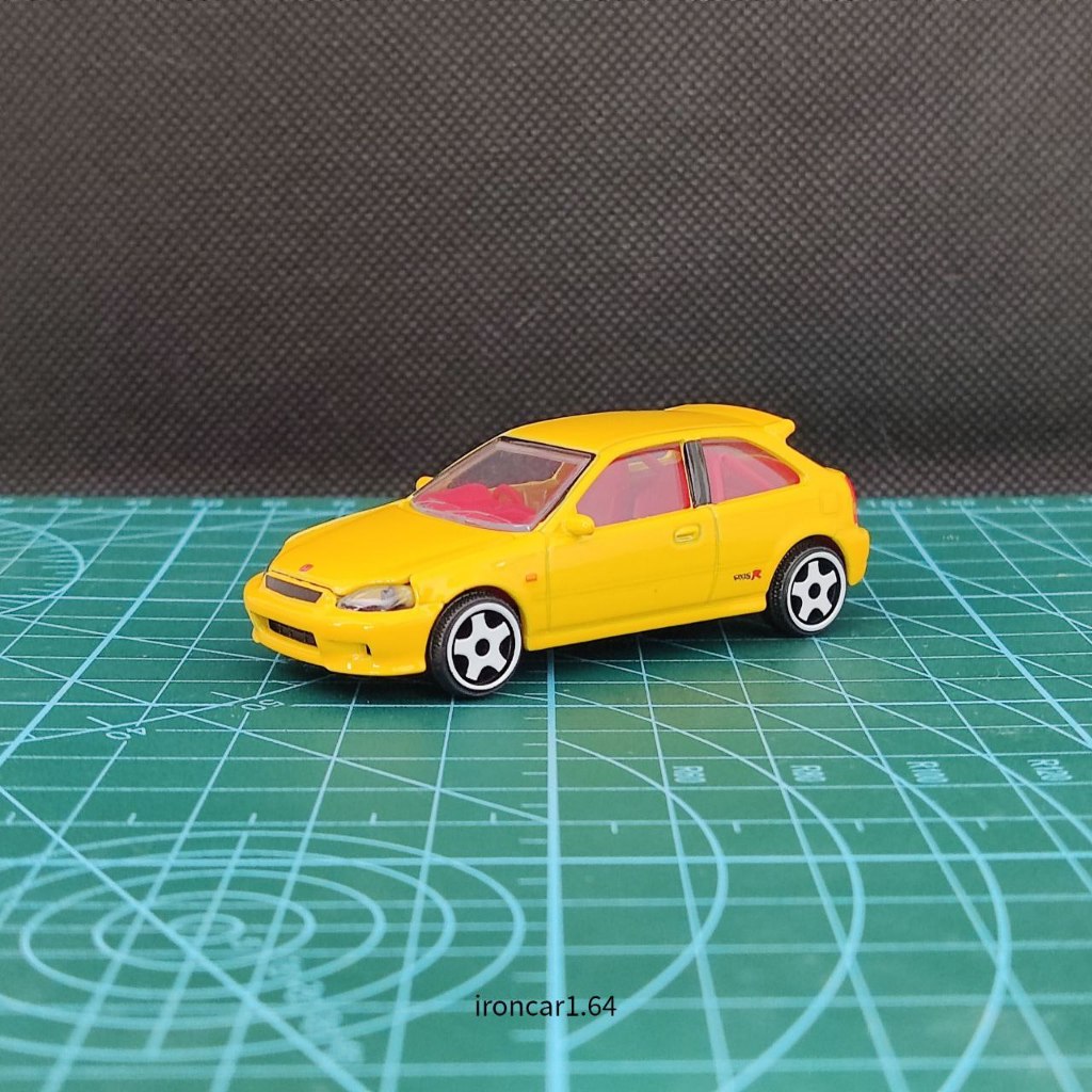 โมเดลรถ majorette Honda civic Type R EK9 สีเหลือง เบาะแดง