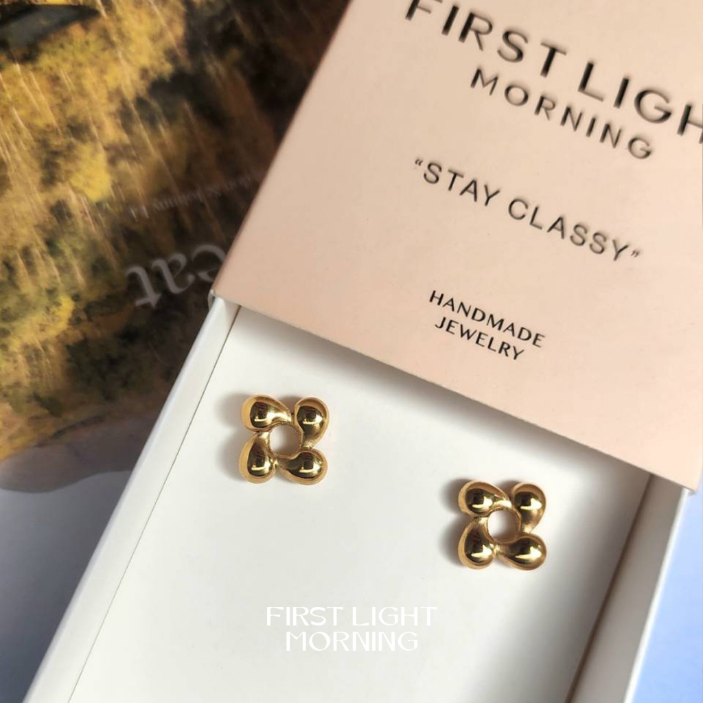 First Light Morning : Bloom Earrings ต่างหูแป้น