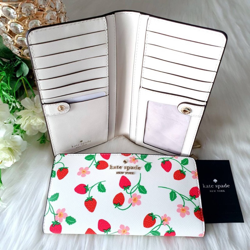 กระเป๋าสตางค์ Kate Spade New York Madison Strawberry Vine Large Slim Bifold Wallet