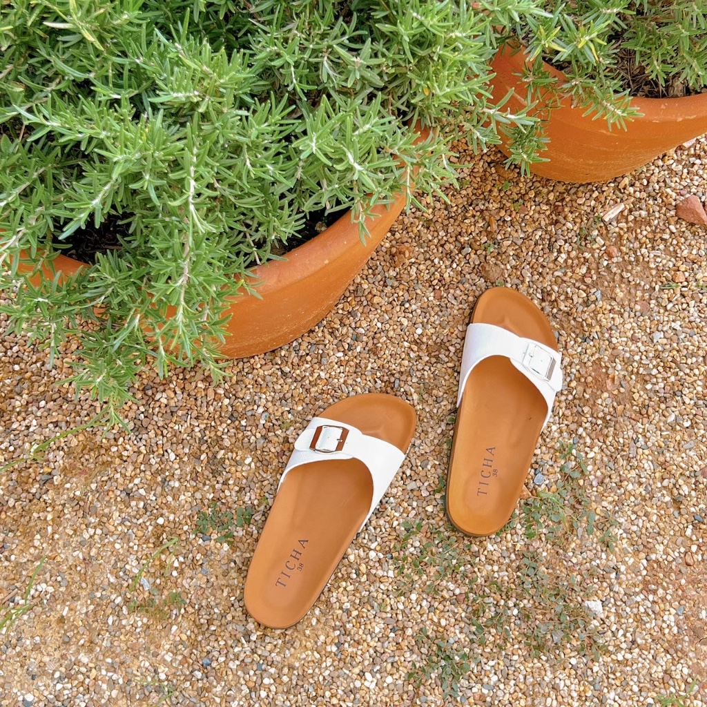 รองเท้าแตะ(แบบสวม)Tichaทิชาสีน้ำตาล(พร้อมส่ง)
