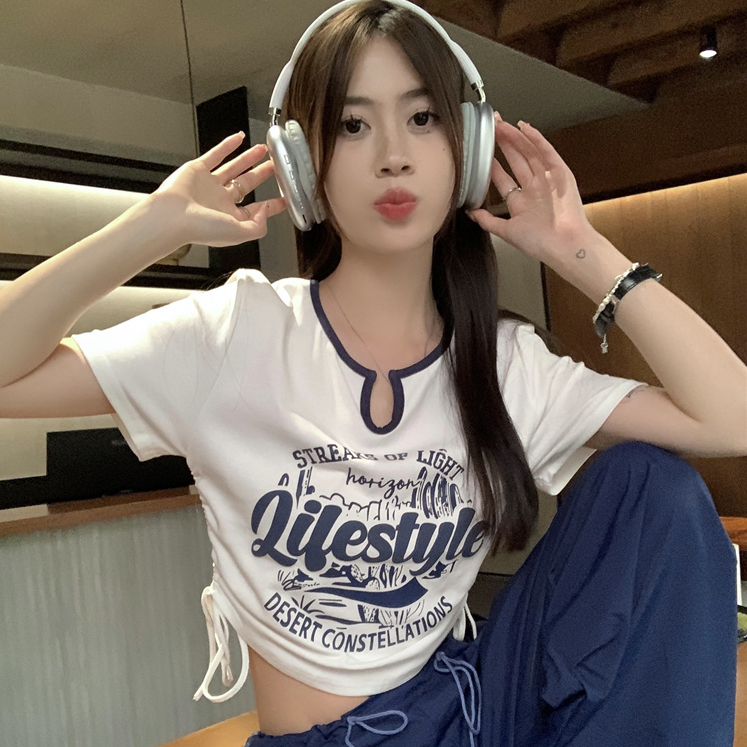fashiongirl1688เสื้อครอปคอวีน่ารัก สกรีนลายกราฟิก เว้าเอวมีดีเทลเชือกรูดเพิ่มความเซ็กซี่สาวแซ่บควรมี