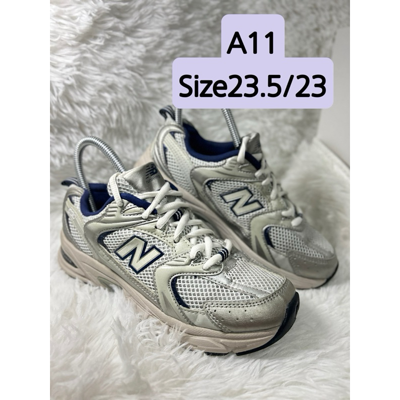 A11 รองเท้าผ้าใบ มือสอง   size 37.5/23