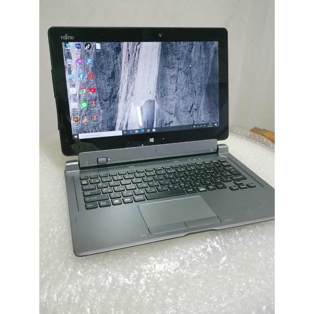 แท็บเล็ต 2in1พร้อมคีย์บร์อด Fujitsu ArrowsTab Q665/M Intel CoreM-5Y31(RAM:8GB/SSD:128GB) ขนาด11.6นิ้