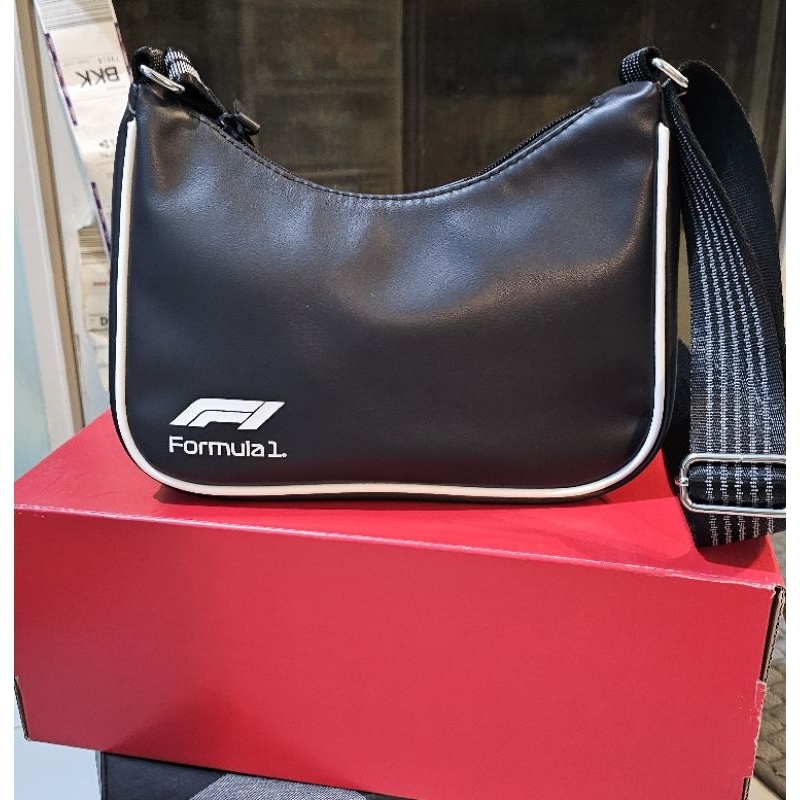 กระเป๋าสะพายข้าง H&M Formula1