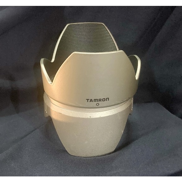 Hood สำหรับเลนส์ Tamron 28-200mm สำหรับต่อกับเลนส์ Tamron 28-200mm ต่อหน้าเลนส์ ทุกเมาส์ใส่ได้ ใส่เพื่อป้องกันแสงแฟร จาก