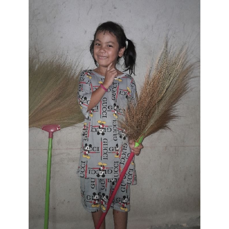 ไม้กวาดดอกหญ้าสินค้าใหม่ 3 ด้าม