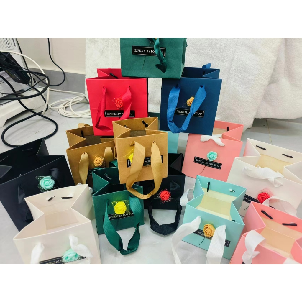 ถุง DIY+ ดอกไม้  ถุงกระดาษคราฟท์ ใส่ของขวัญ หูหิ้ว กระดาษด้านเท่า ชำร่วย