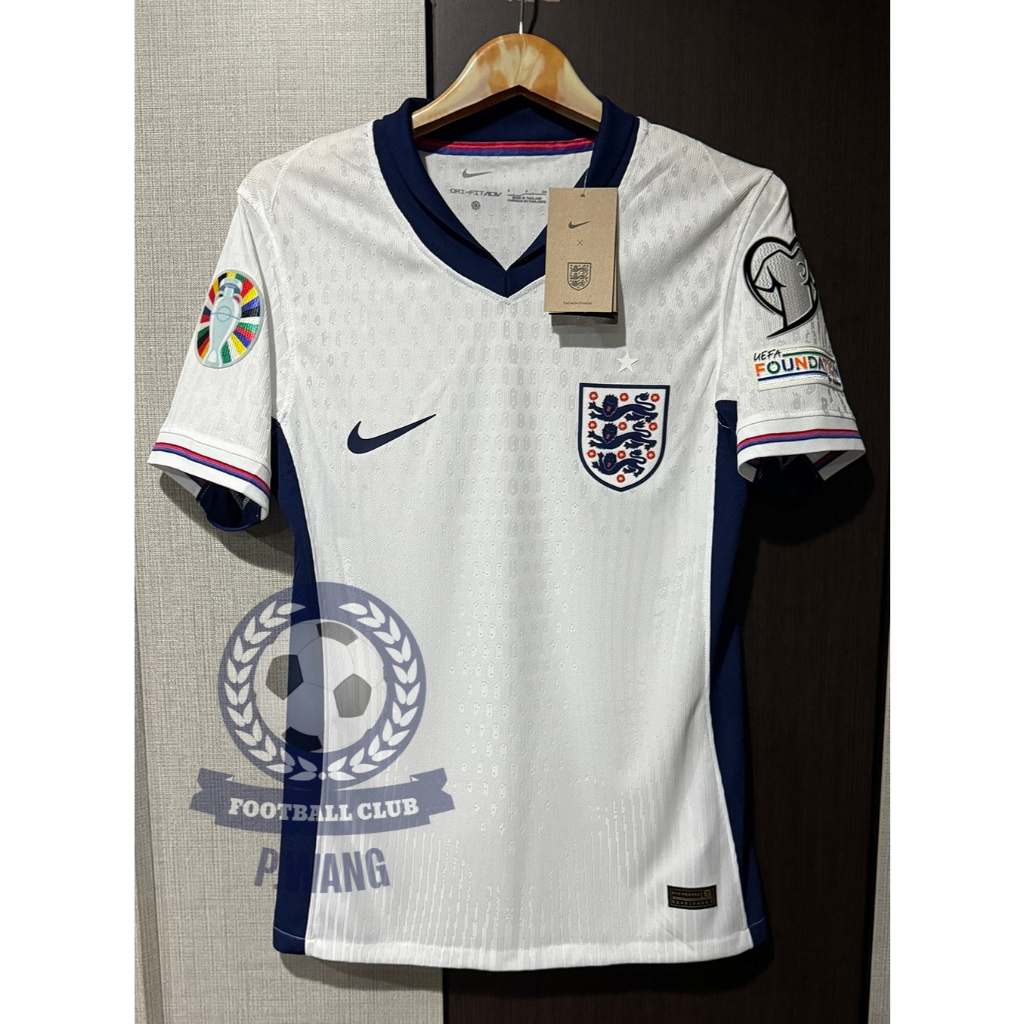 เสื้อฟุตบอล - [เกรด PLAYER.] ทีมชาติ อังกฤษ [+อาร์มยูโร] ชุดเหย้า Home ปี 2023-2024 (สามารถเฟล็กชื่อนักเตะได้ )