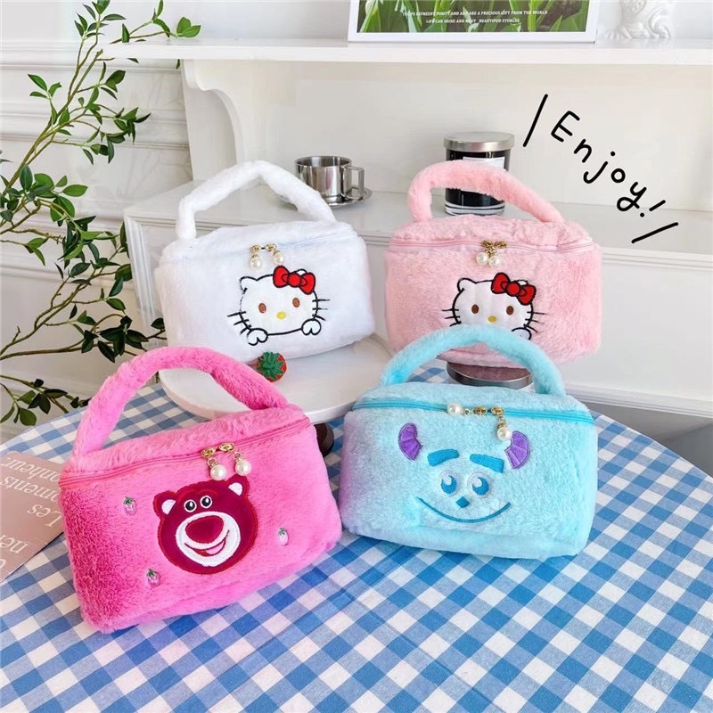 กระเป๋าใส่เครื่องสำอาง ขนนิ่ม ใส่ของได้เยอะ ลายการ์ตูน มีหูหิ้ว แบบพกพา พร้อมส่งจากไทย