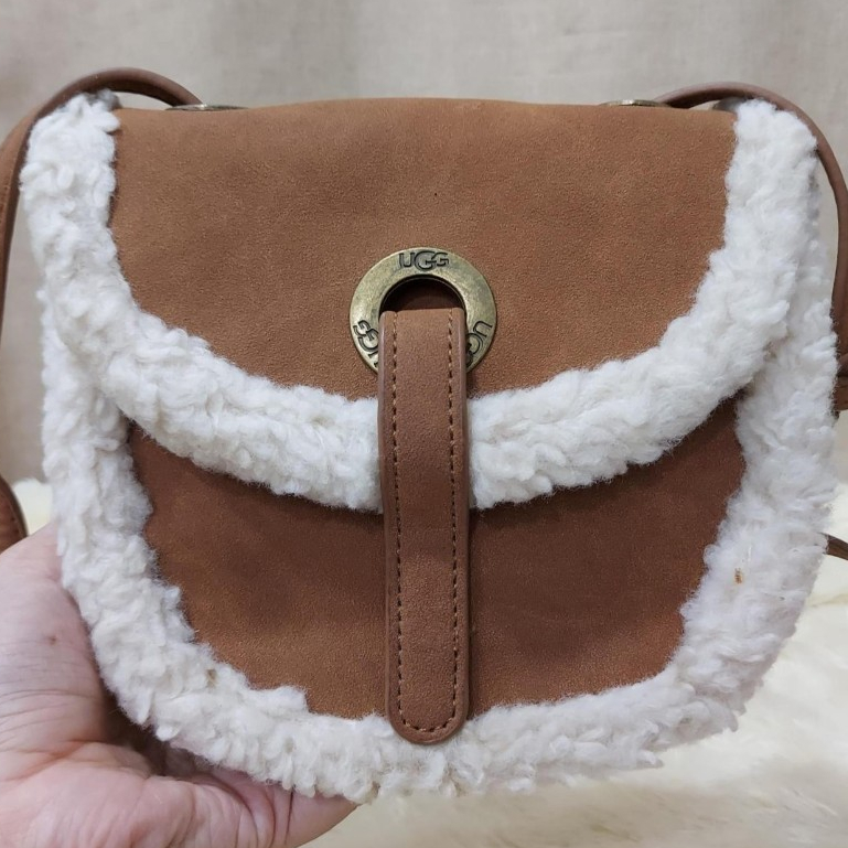 กระเป๋าสะพายข้าง แบรนด์แท้ UGG HERITAGE MINI CROSSBODY SLING BAG