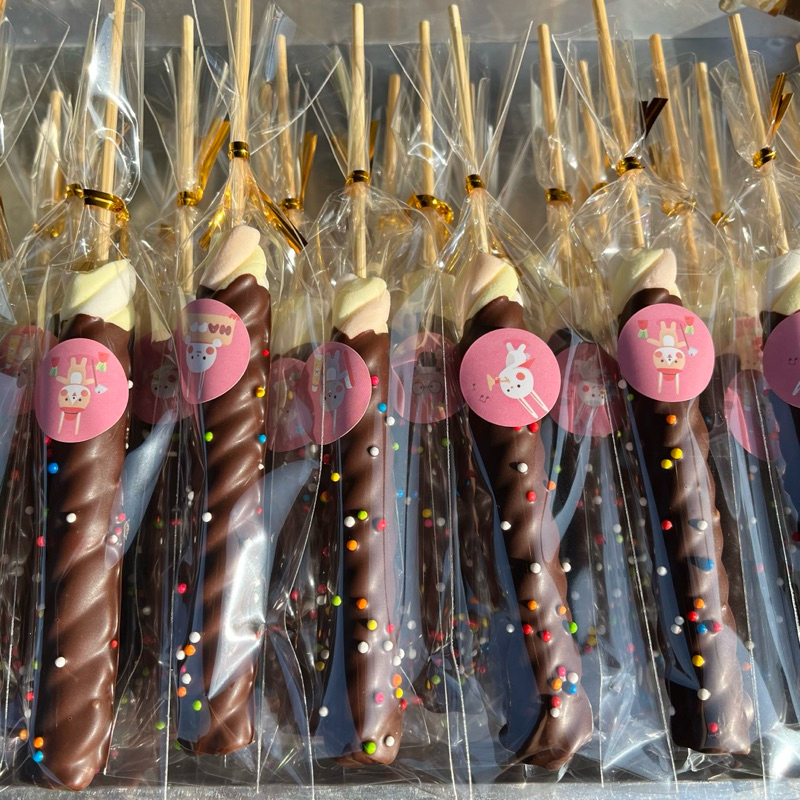 มาร์ชเมลโลว์เสียบไม้ เคลือบช็อกโกแลต 1 แพ็ค 12 ชิ้น