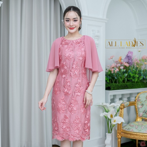 All Ladies เดรสลูกไม้ดอกไม้เลื่อมคลุมไหล่ ดีไซน์พรางต้นแขนได้ดี ใส่ออกงาน แม่เจ้าบ่าวแม่เจ้า