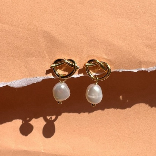 Aelly Pearl Standless still Earrings