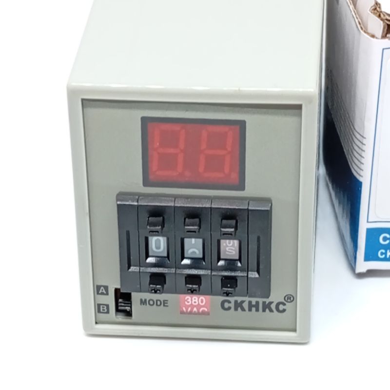 ไทเมอร์ดิจิตอล AH3D-DM 24vdc ถ่ายจากงานจริง AH3D-DM 380V/AC( แถมฟรีซ็อกเก็ต )