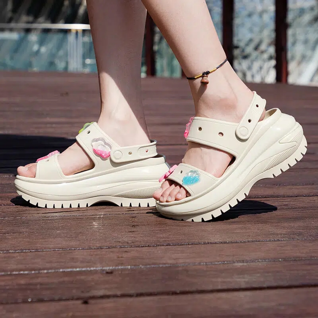 [ลด30% เก็บโค้ด 11XTRA30] Crocs รองเท้าแตะ Classic Mega Crush 207989-001 / 207989-2Y2 /207989-100 / 207989-5Q6