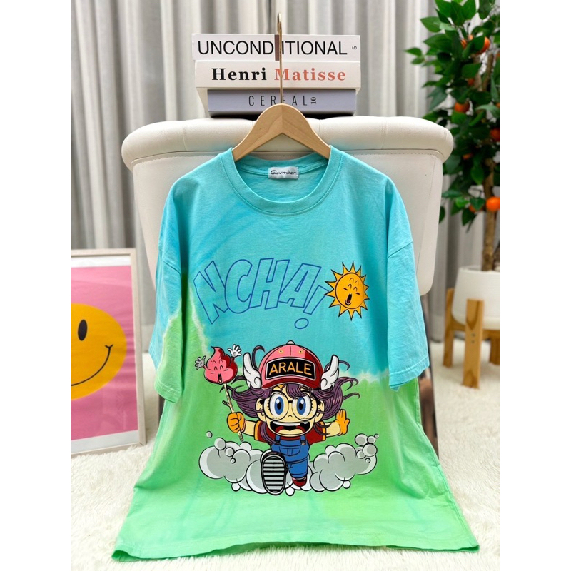 เสื้อยืด⚡️Qcumber⚡️ ลาย Arale | สีมัดย้อม