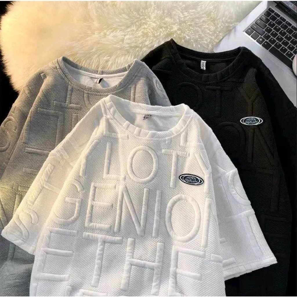 เสื้อยืดผู้ชายฤดูร้อน +  กางเกงขาสั้น ชุดเซ็ตสองชิ้น สไตล์ศิลปะ ตัวอักษรนูนลายวาฟเฟิล oversize TZ41