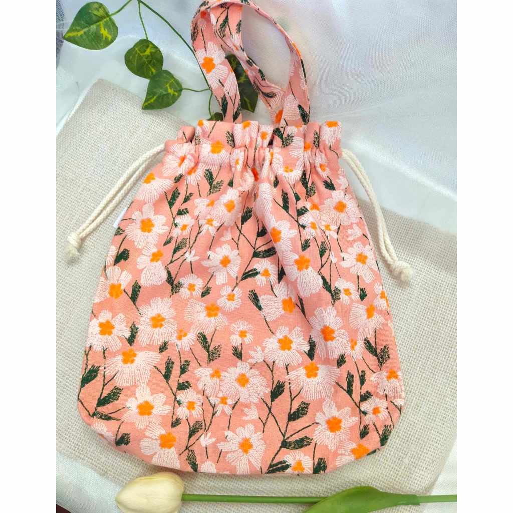 กระเป๋าผ้าหูรูด ถุงผ้าหูรูดมีสายถือหิ้วน่ารักๆ🌺(ขนาด10*10)พร้อมส่ง