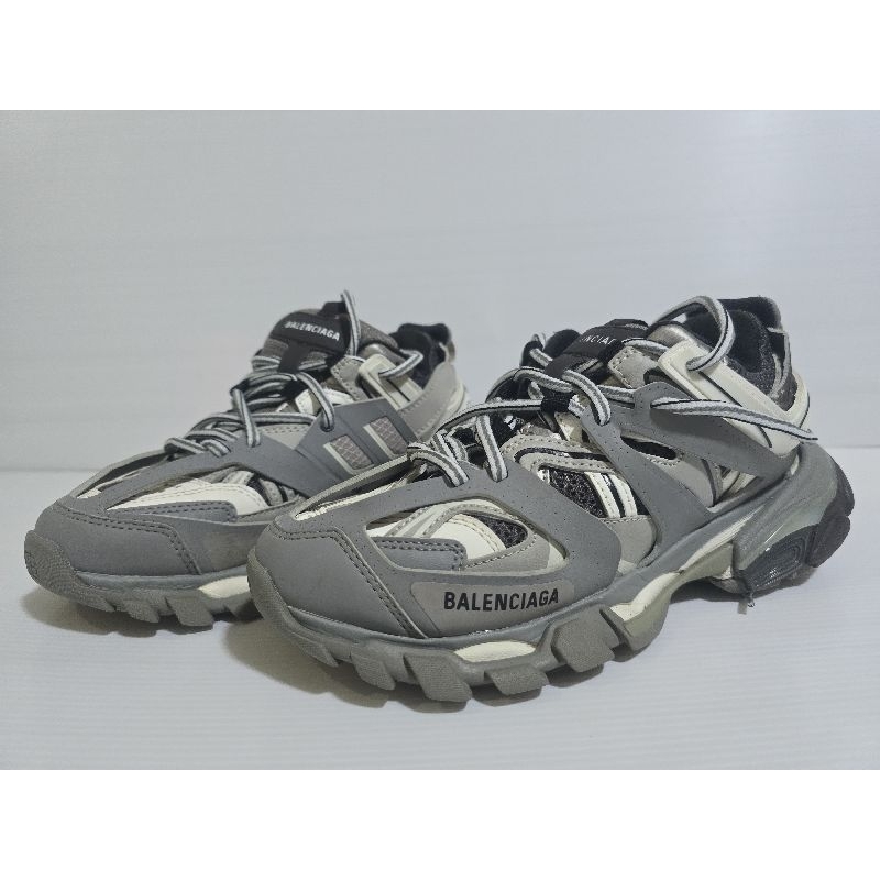 Balenciaga track Gray Size37 23.5cm. สีเทา ความยาวรองเท้า 23.5เซน