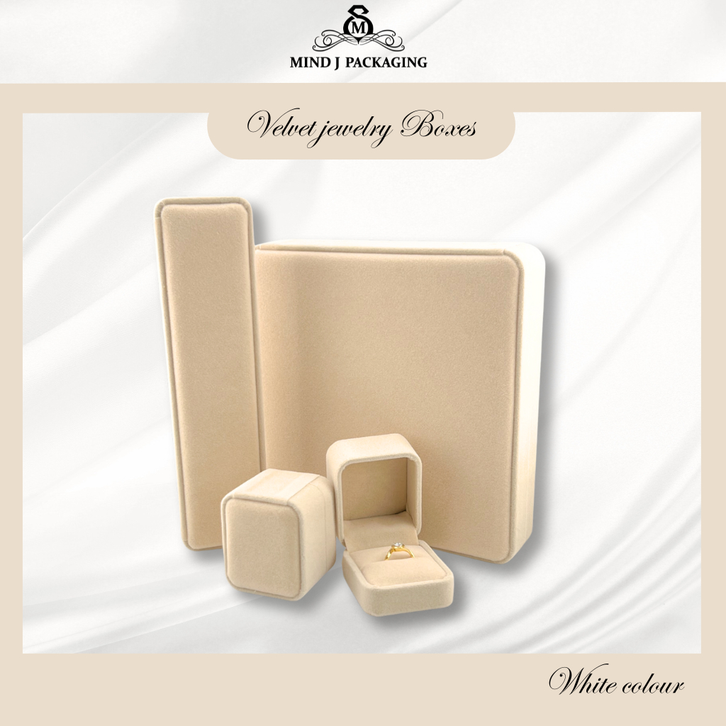 กล่องกำมะหยี่ Premium Jewelry Box สีครีม กล่องผ้ากำมะหยี่