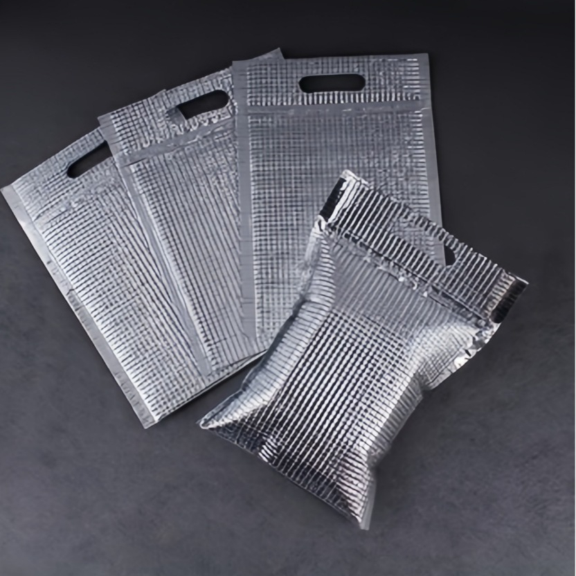 ✨New✨ ถุงอลูมิเนียมฟอยล์เก็บความเย็น ความร้อน มีซิปล็อคพร้อมหูหิ้วในตัว พร้อมส่ง 4ขนาด #A177