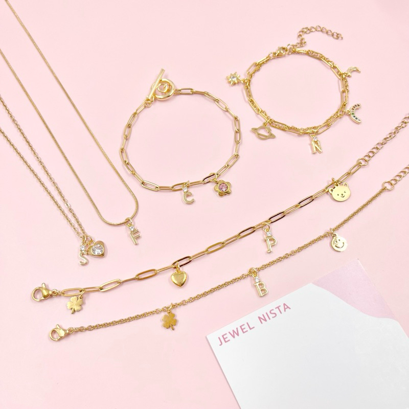 crystal alphabet beacelet สร้อยข้อมือจี้ตัวอักษรประดับคริสตัล A – Z ❣️ ทักแชทก่อนสั่ง ❣️