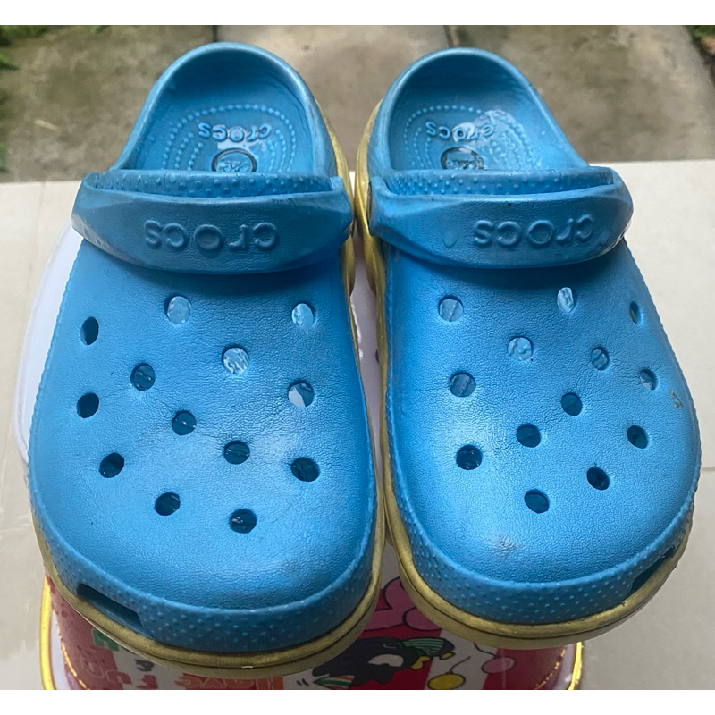 รองเท้า CROCS comfort มือสอง ไซส์ m5w8สวย สีฟ้าพื้นเหลืองงานแท้จาก shop centra (24cm)
