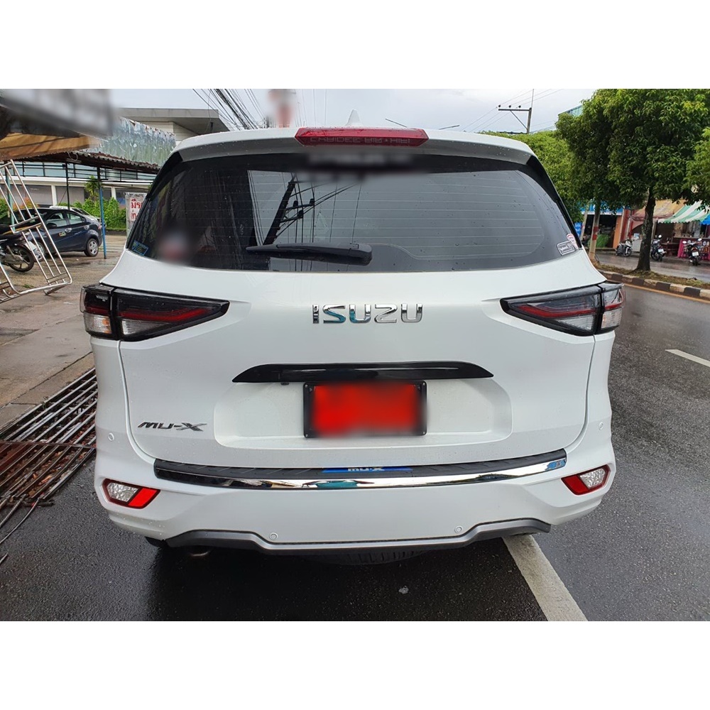 กันรอยที่ท้าย mu-x 2021-2024 isuzu mux rear bumper trim