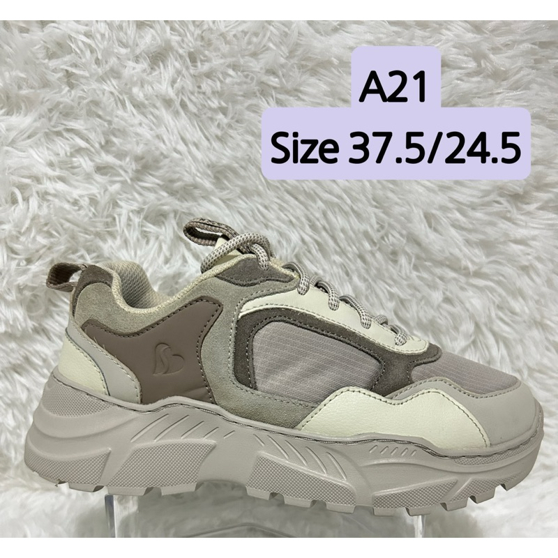 A21 รองเท้าผ้าใบมือสอง แบรนด์แท้ size 37.5/24.5