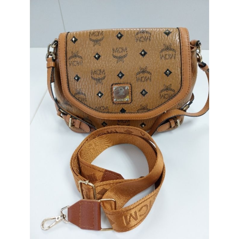 กระเป๋าสะพายข้าง แบรนด์ MCM