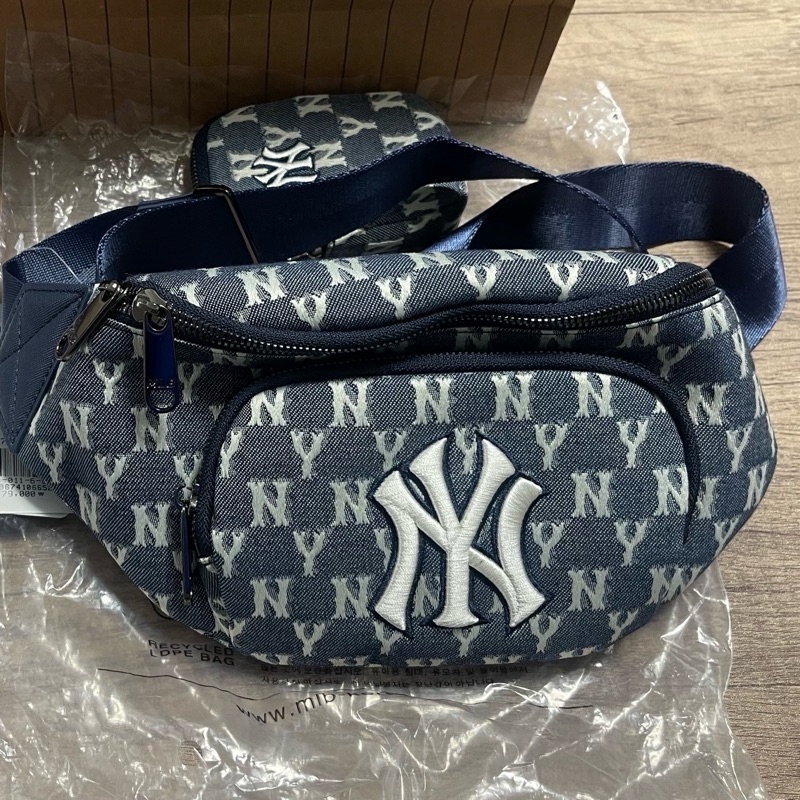 ส่งต่อกระเป๋าคาดอก MLB JACQUARD MONOGRAM HIP SACK NEW YORK YANKEES