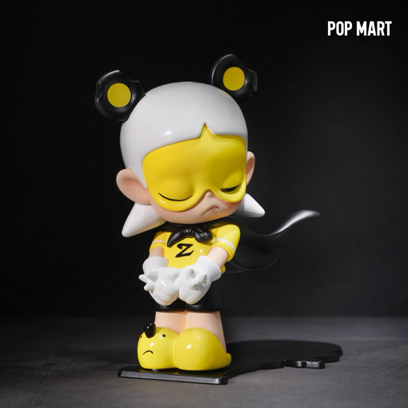 Popmart : Zsiga Guard 🖤💛 Figure 8.7 cm