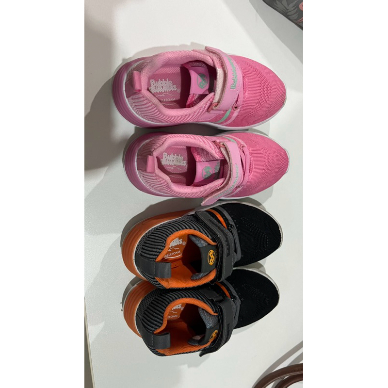 Bata บาจา Bubble Gummers รองเท้าผ้าใบ สนีคเกอร  สายปรับระดับได้ สำหรับเด็กผู้หญิง สีชมพู สีดำส้ม
