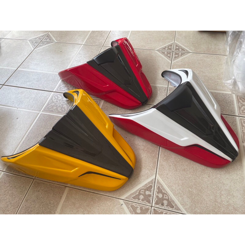 ‼️SALE‼️ ครอบเบาะ CB650 CBR650 F มือ1 จาก2900 เหลือ 1000 บาท มี สีเหลือง สีดำด้าน สีแดงขาว สีขาวเขีย